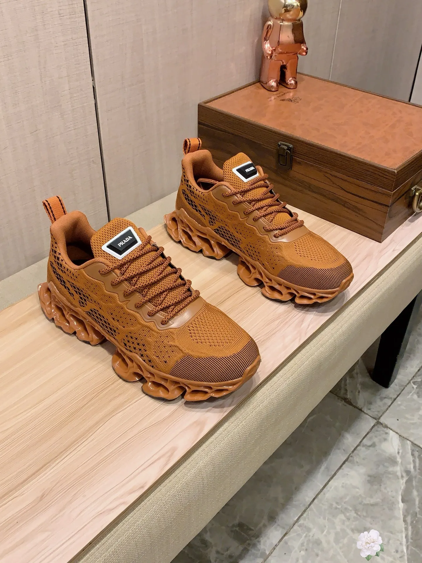 Men's men's shoes💰460💰💰🎩🎩[Lightning][Lightning] "PRADA*" The latest and most popular casual shoes, top brand [seduce] luxury ~ purchasing agency, top ~ quality. [Strong] The upper is made of imported breathable fly weave material ➕ breathable sheepskin feet (•) with fine workmanship. The original stylish and stylish soft rubber wear-resistant and non-slip outsole is light and comfortable on the feet. The real thing looks better when photographed. 004: Size: 38-44, 3️⃣ colors selected